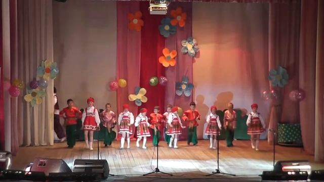 танец"По малину в сад пойдём"исп.Сухобузимский д/с №4 1.06.2016 смотреть онлайн