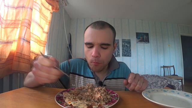 МУКБАНГ АСМР СОСИСКИ с ГРЕЧКОЙ / СОУС - МАЙОНЕЗ, КЕТЧУП / ЯИЧНИЦА / ОБЖОР/ УЖИН/ EATING ASMR Mukban