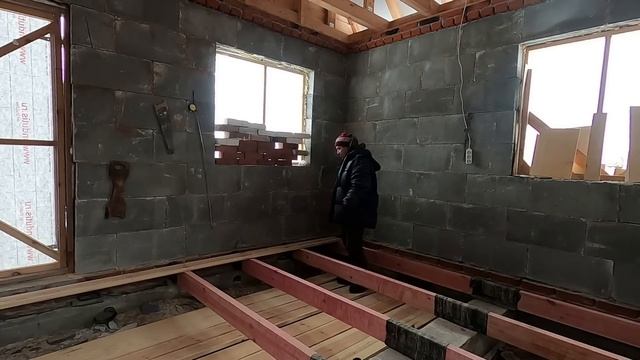 КТО ТЕПЕРЬ БУДЕТ  ДОСТРАИВАТЬ ЭТОТ ДОМ?  Жизнь в Уральской глубинке один в деревне.