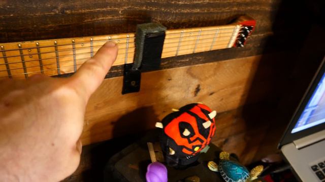 Cheap and easy DIY headless guitar wall hanger. смотреть онлайн
