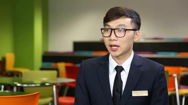 Meet Erik, Master International Hotel Management student from Vietnam смотреть онлайн