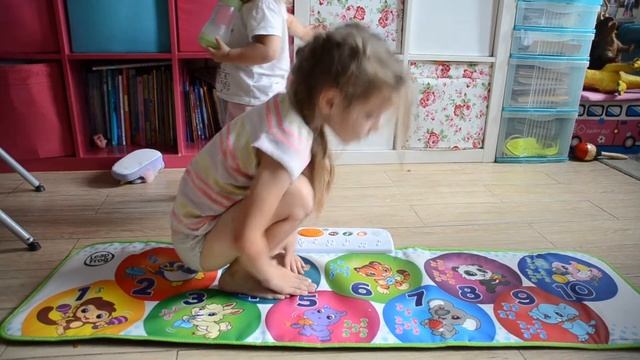 Playing With The LeapFrog Learn and Groove Musical Mat смотреть онлайн