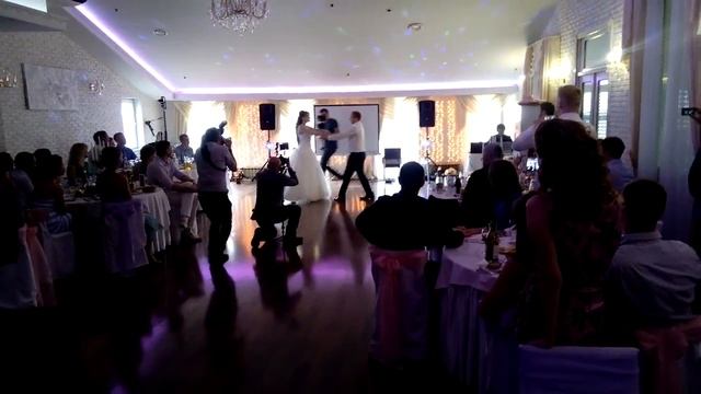 Карина и Артем. Очень красивый свадебный танец. смотреть онлайн