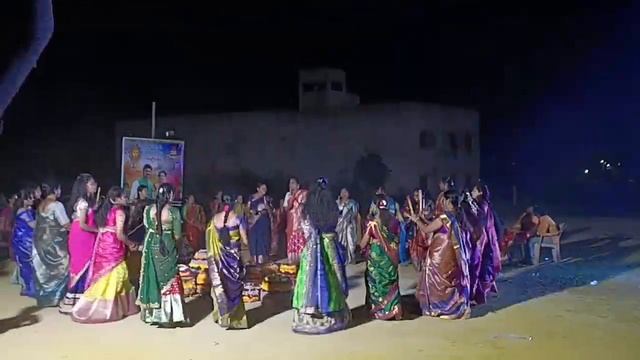 Gulabilla jendalamma ..Mana Anna KCR Ramakka song || Kolatam #trending #kolatam #youtuber #viral смотреть онлайн