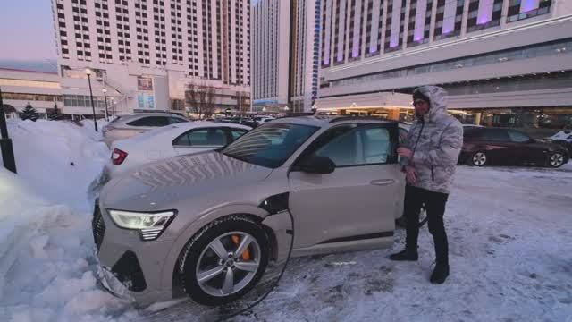 Путешествие на Audi e tron В МОРОЗ Минус 30. смотреть онлайн