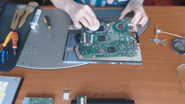 Disassembly Acer eMachines E528 902G25Mnkk ZRG LXNC70C006 смотреть онлайн