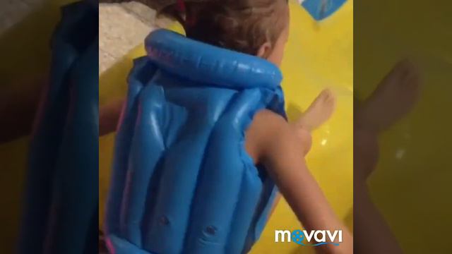 Милашка ныряшка в бассейне с горками) смотреть онлайн