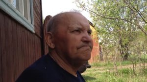 Мужик ругается / Russian pensoner