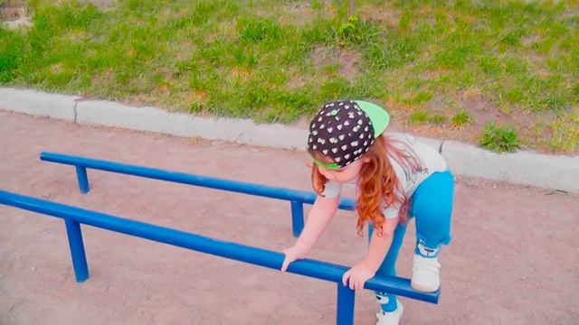 Давид играет с папой в Спорт - Family Vlog