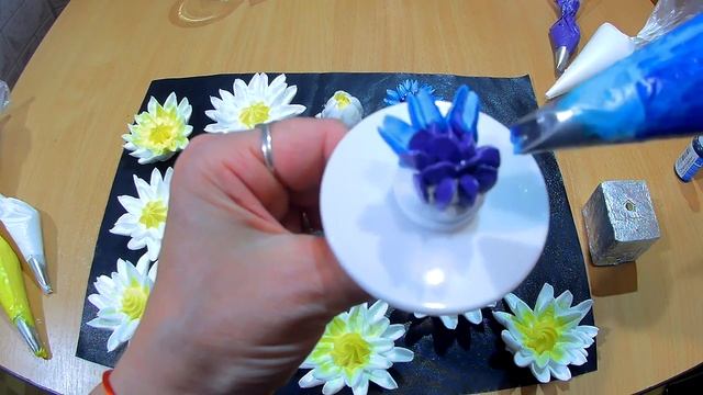 РОМАШКИ и ВАСИЛЬКИ из крема/ Цветы из БЗК/ ЛЕТНЕЕ украшение торта/ Всё ЛЕГКО и ПРОСТО/ Olya kondite смотреть онлайн