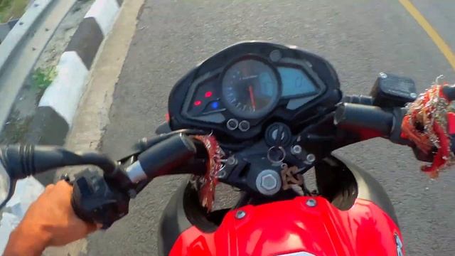 Bajaj pulsar ns 160 bs6 vs tvs apache 160 2v |top end race|Highway battle #comparison #topend #drag смотреть онлайн