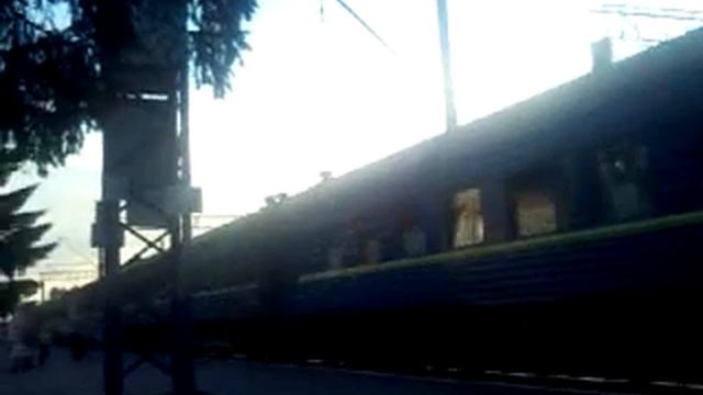 ЧС7-174 с поездом Кривой Рог-Бердянск смотреть онлайн