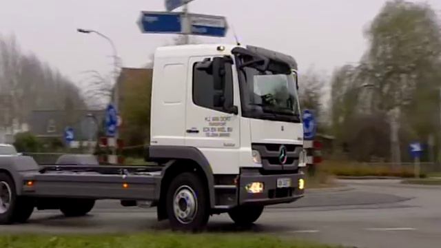 van Oort Transport met Truck of the Year 2011 Mercedes-Benz Atego.mov смотреть онлайн