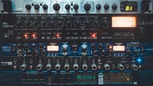 В РУКАХ СЖИМАЯ АВТОМАТ - МОЩНАЯ АРМЕЙСКАЯ ПЕСНЯ