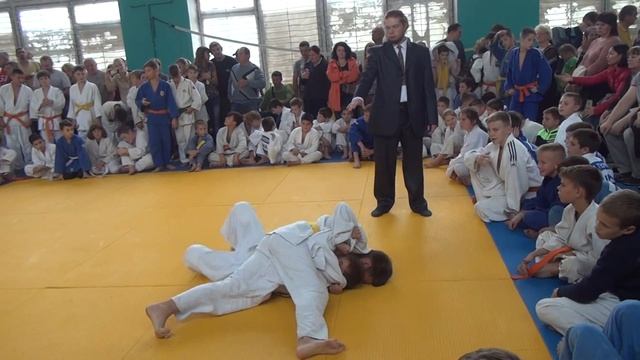 Журбенко Артур - Ероменко Кирил. - 46 кг. ТУРНИР ПО ДЗЮДО «КОРОЛЬ ТАТАМИ» 04-05 г.р. 2 ОКТ 2016. смотреть онлайн