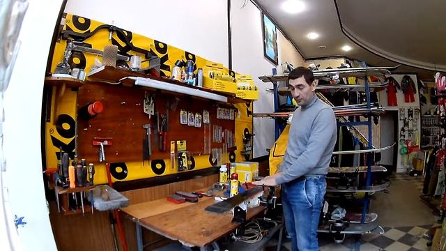 Нанести парафин на горные лыжи в Киеве, видео обзор магазина VeloViva смотреть онлайн