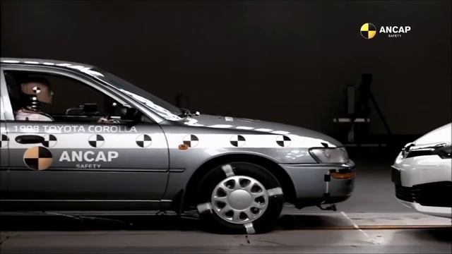 Краш тест Toyota Corolla 1998 и 2015 годов смотреть онлайн