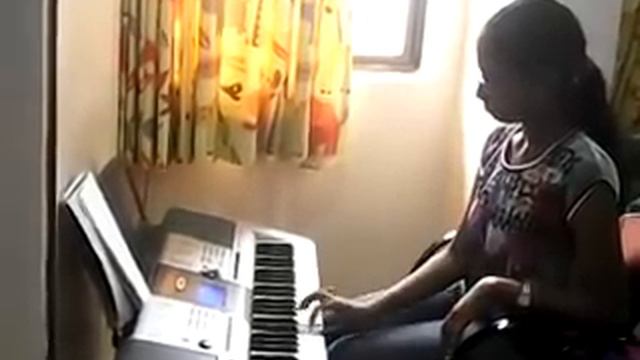 nannu dochukunduvate old telugu song on yamaha i425 keyboard by t.sahithi смотреть онлайн