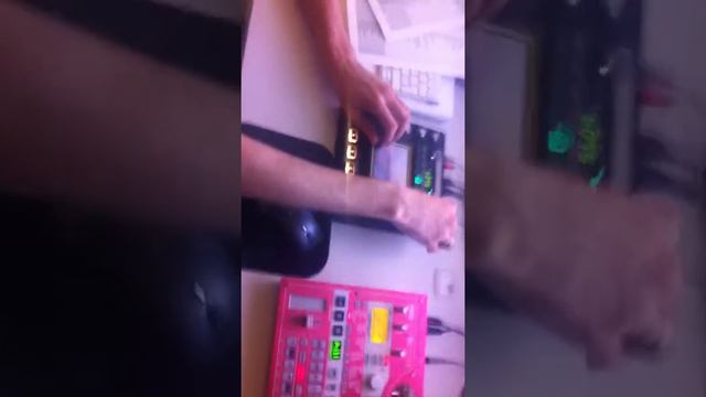 live dubstep on KORG Kaossilator Pro + ESX Electribe from Solution Hz (TechBug b2b AND-IS) смотреть онлайн