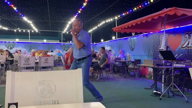 Парижское такси,поёт Владимир в Адлере смотреть онлайн