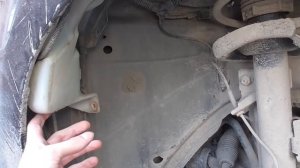 Снятие бачка омывателя на Форд Фокус 2 рестайлинг