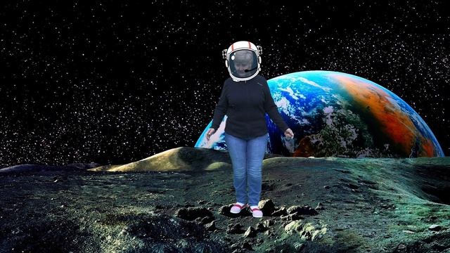 Hey! I'm granny! I flew to the moon and to mars! Татьяна полетела на Луну и на Марс, смешное видео смотреть онлайн