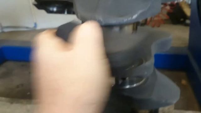 Полировка коленвала шлифовальной губкой. Вручную смотреть онлайн