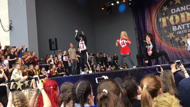 Эрик Гукасян на одной сцене с Эрикой Степановой ?⭐️⭐️⭐️⭐️⭐️ Летний dance Баттл ♥️ смотреть онлайн