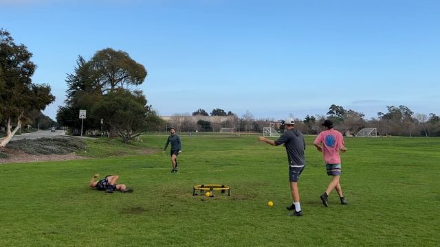 Playing Roundnet (Spikeball) with a "New" Ball | More Rallies?! смотреть онлайн