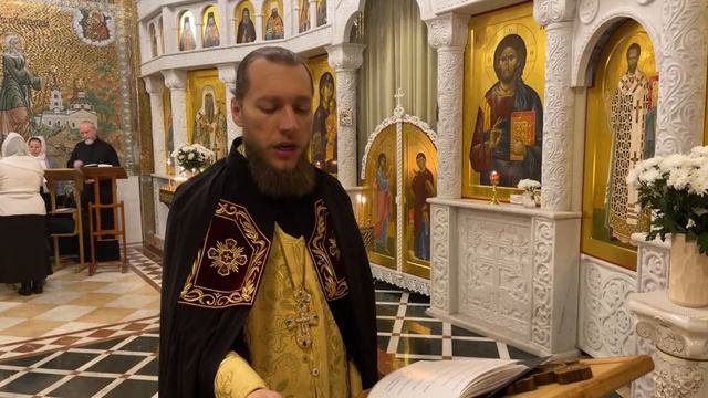 Молебен с акафистом у раки с частицей мощей блаженной старицы Матрены смотреть онлайн