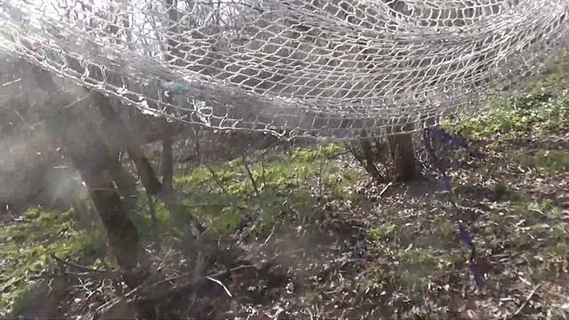 Гамак из волейбольной сетки.