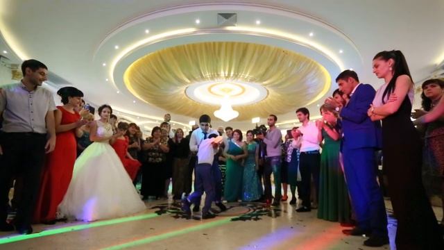 Танец лезгинки невесты с отцом и братом 20.09.2014 г.Пятигорск смотреть онлайн