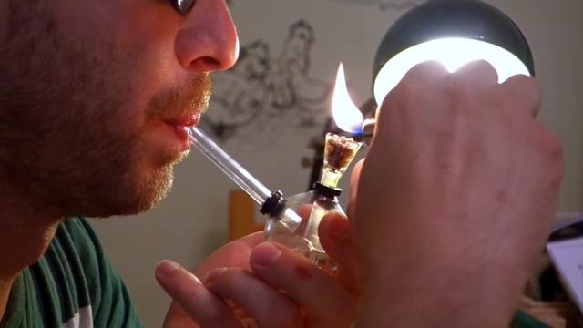 Bong Micro смотреть онлайн