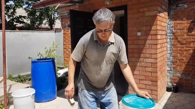 Ейск?Ремонт летней кухни Клеим обои. Маша ремонтирует старый, круглый стол. Серия 2 смотреть онлайн