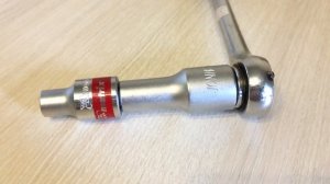 Ford Kuga 2013. Замена свечей зажигания. Свечной ключ. / Ford Escape. Spark Plug Replacement.