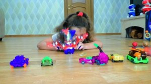 Выбери ПРАВИЛЬНЫЙ подарок на Новый Год ! Тима ЗАКАЗАЛ Бейблэйд, Бакуган или Дикие Скричеры ?