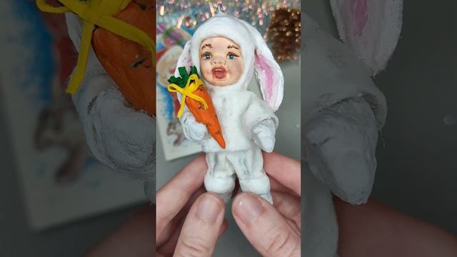 Ватная игрушка "Зайчик" из коллекции "Утренник в детском саду" смотреть онлайн