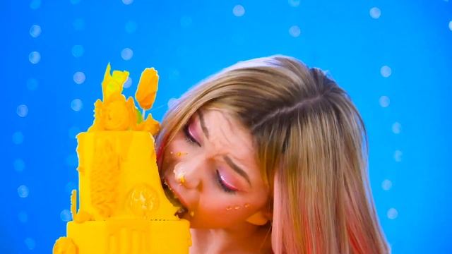 Большая, Средняя и Маленькая Тарелка Челлендж | Безумные Ситуации с Едой от RATATA COOL смотреть онлайн