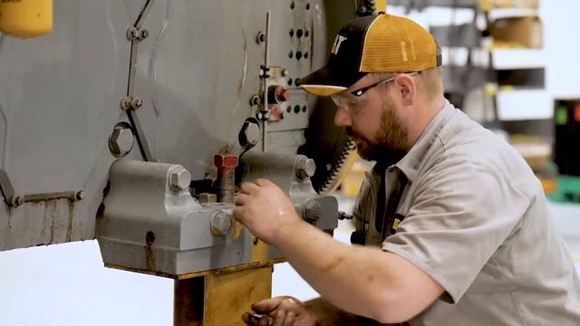 How We Rebuild a Gas Engine at the Cleveland Brothers Cat смотреть онлайн