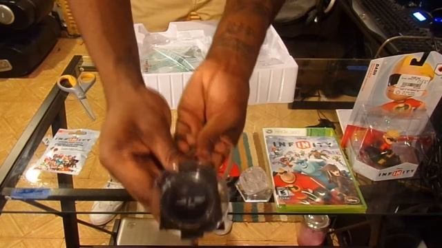 Disney Infinity Starter Pack Unboxing! (HD) смотреть онлайн