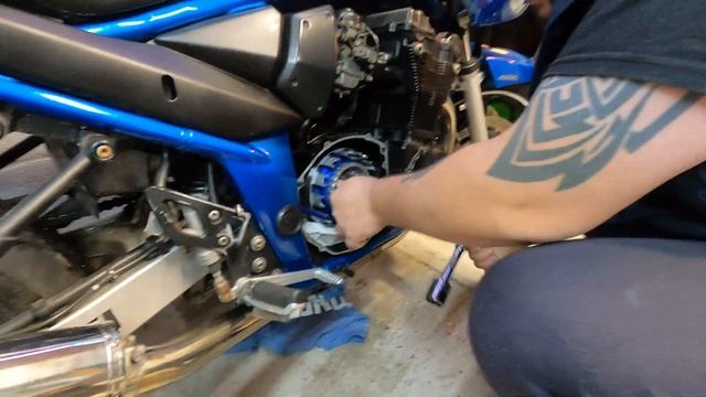 BARN FIND Suzuki BANDIT 650S! Will It Run? **Seized Clutch** смотреть онлайн