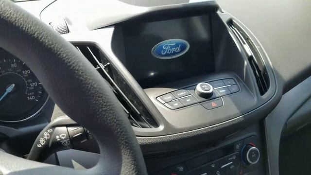 2019 Ford Escape SE in ruby red at Dale Howard Auto Center in Iowa Falls смотреть онлайн