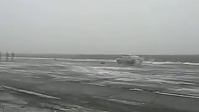 ВАЗ 2112 vs. М-1241 смотреть онлайн