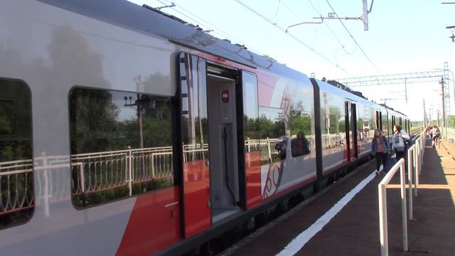 Электропоезд ЭС2Г-103/104"Ласточка-Комфорт" и приветливый машинист смотреть онлайн