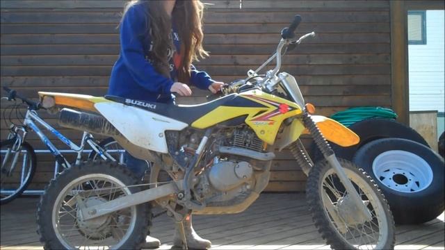 Suzuki DR-Z 125 Cold Start смотреть онлайн
