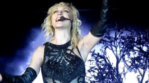 Кристина Орбакайте поёт песню Аллы Пугачёвой .