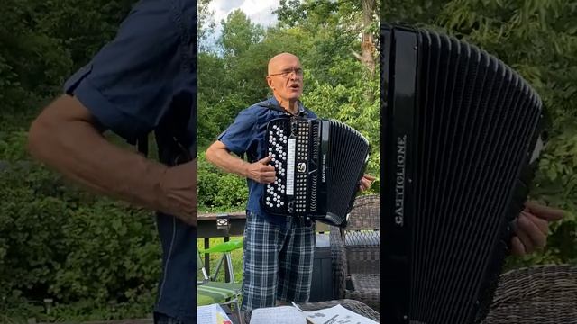 Цветы мне говорят прощай ... Музыка Юрася Жвалikoўсkaга. Стихи Сергея Есенина... смотреть онлайн