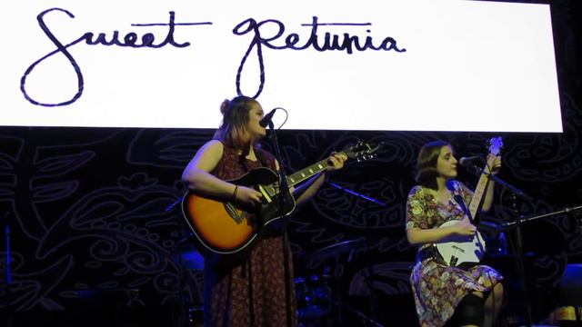 Sweet Petunia "Tiny Boxes" смотреть онлайн