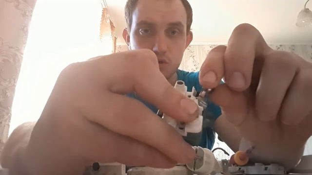 Почему розетка искрит/плавятся/горит/шумит/пахнет гарью?|Розетка искрит при втыкании вилки? смотреть онлайн