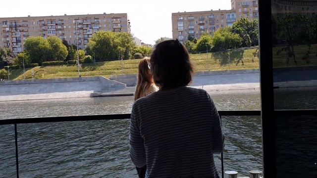 РЕЧНОЙ ТРАМВАЙ по МОСКВА РЕКЕ с КИЕВСКОГО Причала смотреть онлайн